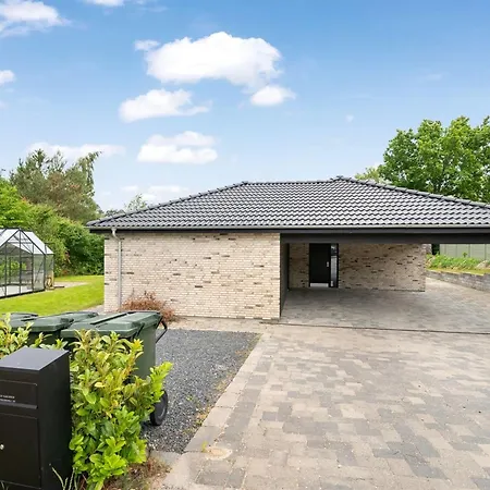 Frille - 1-5km From The Sea By Interhome
